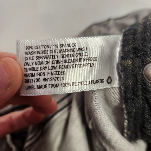 ⭐️Wild Fable Acid Wash Mom Jean Shorts – High Rise | Size 12 - Picture 8 of 8